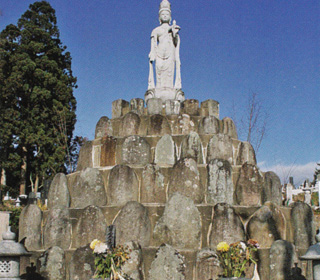 無縁塔聖観音像